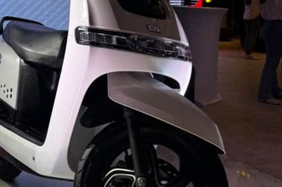 Xe máy điện giá 40 triệu đồng tốc độ tới 82 km/h, di chuyển 115 km/lần sạc, sang hơn SH Mode