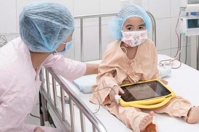 Bé trai 18 tháng tuổi hiến tủy cứu sống chị gái 4 tuổi mắc bệnh hiểm nghèo