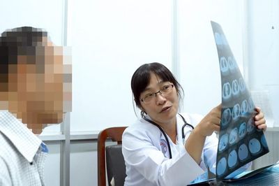 Điều trị thành công ca bệnh tích protein phế nang tái phát nhiều lần do vi khuẩn hiếm