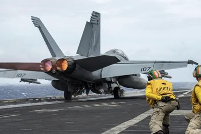 Vì sao máy bay EA-18G Growler gặp sự cố hãm đà trên USS Dwight D. Eisenhower lại nguy hiểm?