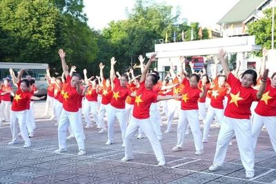 Chăm sóc người cao tuổi từ sức khỏe đến tinh thần