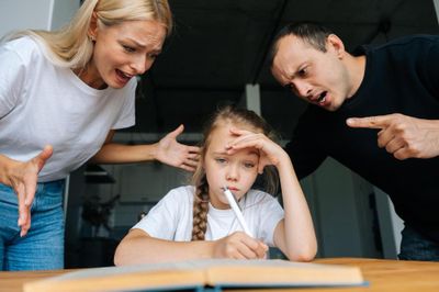 Làm gì khi 'Con ghét bố mẹ'?