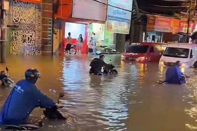 Mưa lớn vượt khả năng chịu tải của hệ thống thoát nước Thành phố Hồ Chí Minh