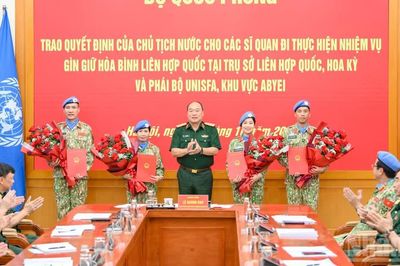 Trao quyết định cử 4 sĩ quan Việt Nam thực hiện nhiệm vụ gìn giữ hòa bình Liên hợp quốc