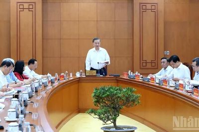 Công tác tư tưởng phải sát thực tiễn, chủ động phát hiện và thúc đẩy giải quyết vấn đề