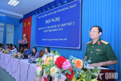 Đại tướng Nguyễn Tân Cương tiếp xúc cử tri tại tỉnh Đồng Tháp