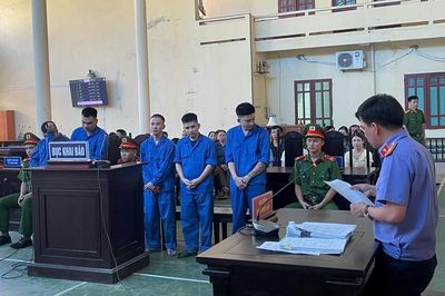 Cùng chơi, cùng chịu… án