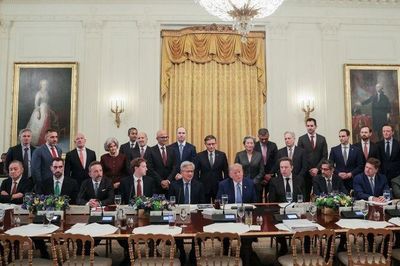 Tổng thống Trump cùng loạt lãnh đạo công nghệ bàn cách tự quản AI