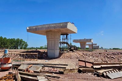 Cận cảnh thi công hai nút giao mới trên cao tốc qua TP Huế