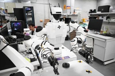 Robot hình người Trung Quốc đối mặt phép thử thương mại hóa