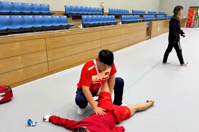 Nhìn từ ê-kíp của thần đồng điền kinh Thái Lan, nghĩ về y học thể thao Việt Nam