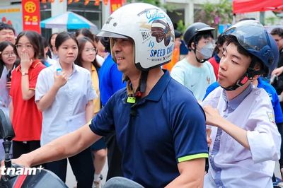 TP Hồ Chí Minh: Tổ chức lại không gian đưa đón học sinh, giảm ùn tắc ở cổng trường