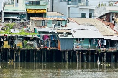 Những mái nhà chênh vênh bên bờ Nam kênh Đôi trước ngày di dời