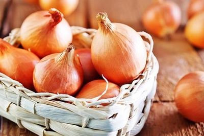 Ăn hành tây sống mỗi ngày để phòng bệnh, người đàn ông 45 tuổi bất ngờ khi đi khám