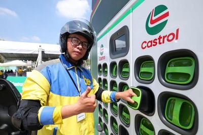 Chia lại 'miếng bánh' trạm sạc, đổi pin xe điện