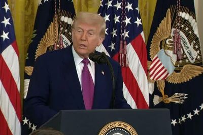 Ông Trump tuyên bố dòng dầu lịch sử qua eo biển Hormuz, cuộc chiến Mỹ và Iran sẽ sớm kết thúc