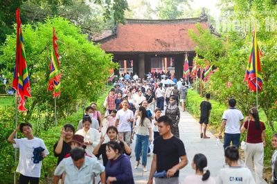 Rộn ràng bước chân trẩy hội Lam Kinh
