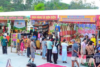 Sắc màu vùng cao hội tụ và lan tỏa tại Lễ hội Lam Kinh