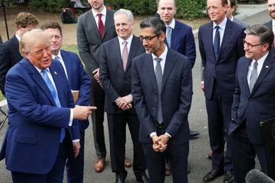 Ông Trump yêu cầu sử dụng thuật ngữ 'Siêu trí tuệ' - 'SI' thay vì AI