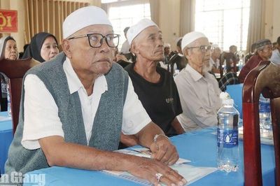 Gần 400 đại biểu vùng biên được thông tin chính sách mới