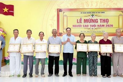 Ba Chúc chúc thọ, mừng thọ 372 người cao tuổi