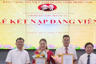 Chi bộ Đặc khu Hoàng Sa kết nạp hai đảng viên mới