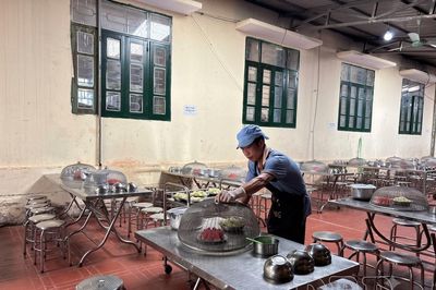 Bảo đảm an toàn bữa ăn bán trú cho học sinh