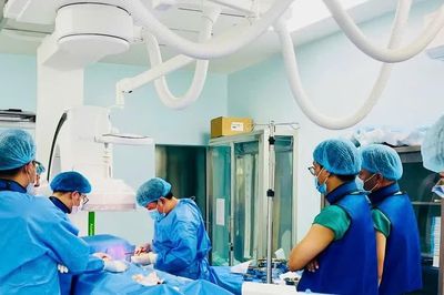 Bệnh viện Đa khoa Gia Lai triển khai kỹ thuật cấy máy tạo nhịp tim vĩnh viễn dưới hướng dẫn DSA