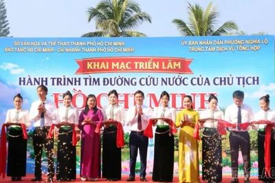 Khai mạc triển lãm “Hành trình tìm đường cứu nước của Chủ tịch Hồ Chí Minh”
