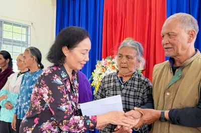 Kỷ niệm Ngày Quốc tế Người cao tuổi 1/10:Ðể người cao tuổi sống vui, sống có ích