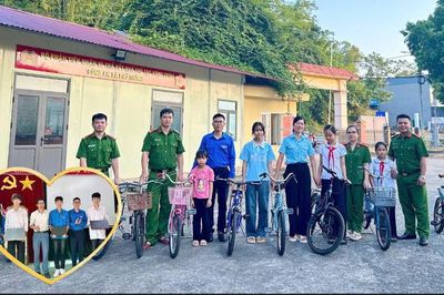 Gom yêu thương, gửi hành trang đến trường