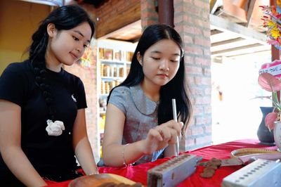 Tự tay dập nụ trầm hương