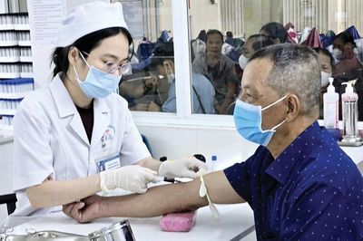 Gỡ khó nhân lực cho y tế cơ sở