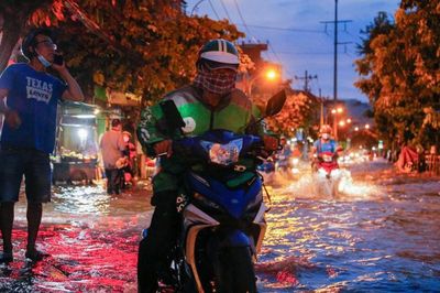 Nguyên nhân 12 tuyến đường ở TP.HCM ngập nặng tối 30/9