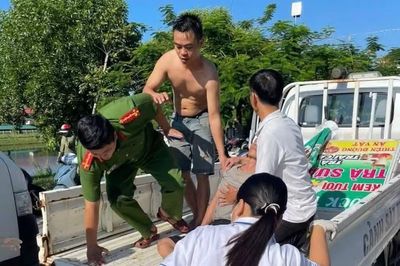 Công an xã cùng người dân kịp thời cứu 2 người bị đuối nước khi đánh cá