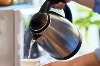 Ấm siêu tốc đừng chỉ biết dùng rồi cất: Làm cách này sạch cặn canxi, dùng bền hơn