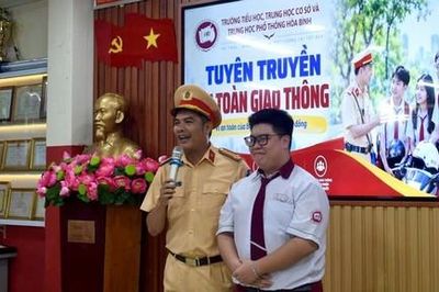 CSGT Công an TPHCM đồng hành rèn phản xạ lái xe an toàn cho học sinh