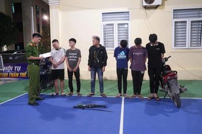 Chặn 6 đối tượng mang hung khí chuẩn bị đi gây rối trên các tuyến đường