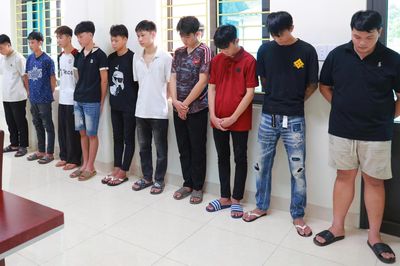 Mang dao kiếm đi tìm đối thủ trên TikTok, nhóm thanh niên chém nhầm người