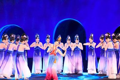 Bản hòa âm văn hóa năm châu giữa lòng di sản Thăng Long