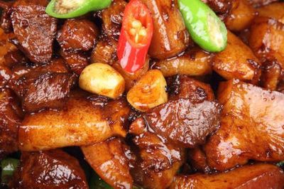 Công thức làm thịt ba chỉ rang cháy cạnh vàng óng mà không khô từ mẹo pha nước sốt chuẩn vị