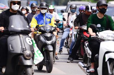 Không khí lạnh tràn về, nắng nóng vẫn chưa dứt ở miền Bắc