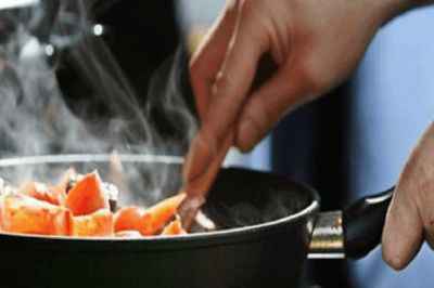 Những thực phẩm người nhiễm HIV nên tránh để bảo vệ hệ miễn dịch