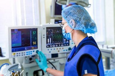 Chia sẻ dữ liệu, niêm yết và kê khai giá trực tuyến để quản lý chặt giá thiết bị y tế