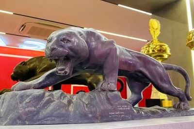 Chiếc Cúp hình hổ và những ký ức đi cùng năm tháng