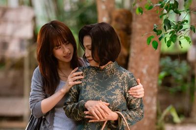 Hồng Đào – Phương Anh Đào: Khi hai thế hệ diễn viên cùng kể chuyện 'làm con'