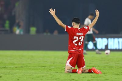 Hậu vệ Indonesia: 'Cái quái gì thế, sao chỉ có 2 phút bù giờ'