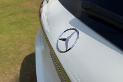 GLC xăng lai điện sẽ 'cứu' doanh số Mercedes tại Việt Nam?