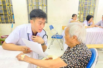 Bộ Y tế đề nghị tăng cường chăm sóc sức khỏe người cao tuổi