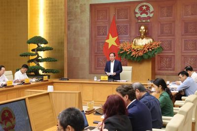 Phó Thủ tướng Chính phủ Lê Tiến Châu: Huy động thêm nguồn lực, trí tuệ, công nghệ để cùng Nhà nước phát triển giáo dục